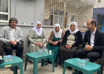 Bayındır’dan 30 yıl sonra tahliye olan Rüzgar’a ziyaret