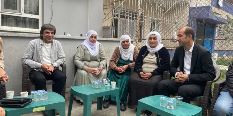 Bayındır’dan 30 yıl sonra tahliye olan Rüzgar’a ziyaret