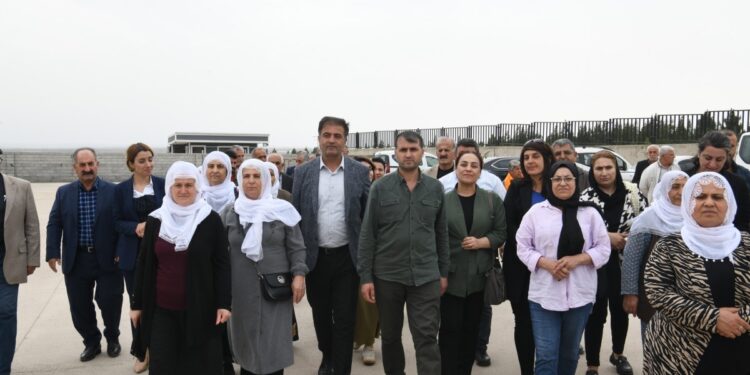 30 yılın ardından tahliye edilen Avşar’a kitlesel ziyaret