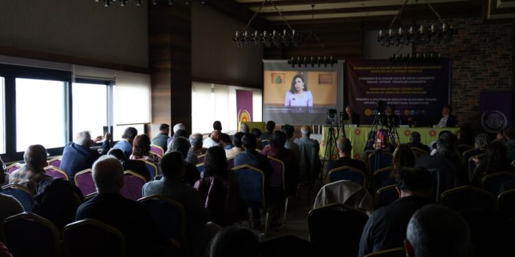 Anadil çalıştayı: Mücadele her alanda yaygınlaştırılmalı