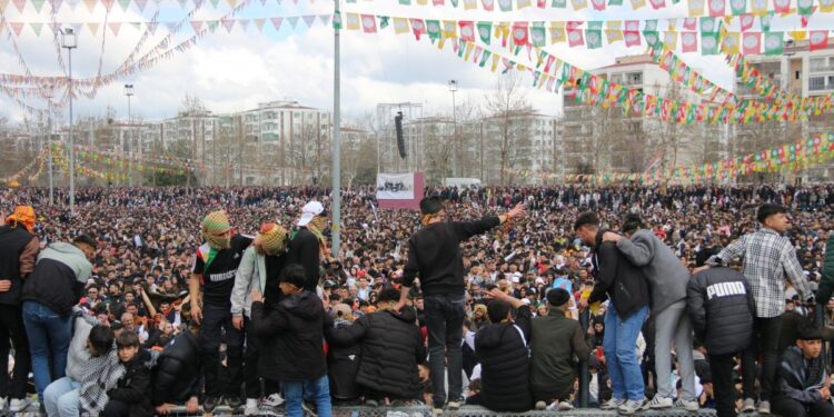 6 kişiye ‘Newroz’ cezası