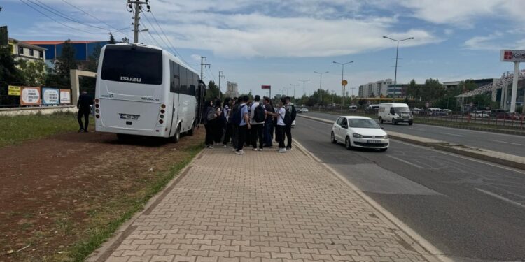 Amed’de ‘Öğretmenime Dokunma’ eylemine engel