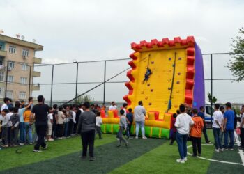 Amed’deki bahar şenliğine 7 bin çocuk katıldı