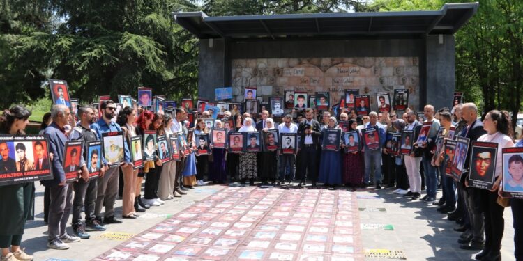 Kayıp yakınlarından Amed, Colemêrg, Êlih ve İzmir’de eylem