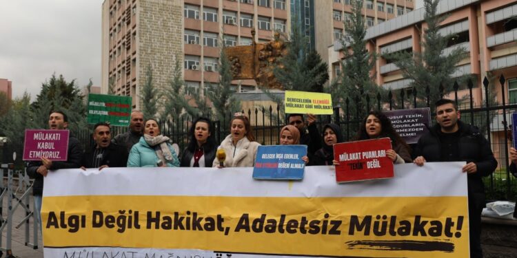 Mülakat Mağduru Öğretmenler nöbetlerini sonlandırdı