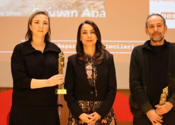 Tülay Hatimoğulları ÇGD ödül töreninde: Söz veriyoruz hiçbir kalem kırılmayacak