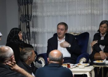 DEM Parti Eş Genel Başkanı Bakırhan’dan ev ziyaretleri
