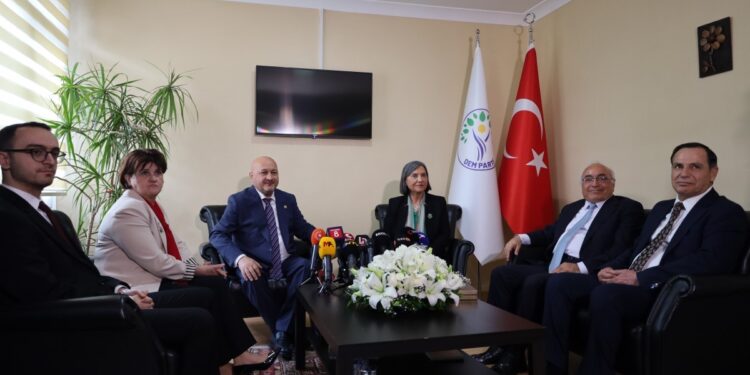 DEM Parti ve AKP bayramlaştı: Çağrı toplumda karşılık buldu