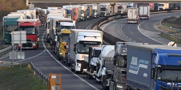 Avusturya 24 sınır kapısını kapattı