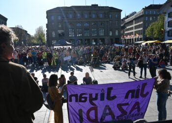 İsviçre’de Küresel İklim Grevi: Geleceğimizi satmayın