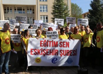 Öğretmenler Eskişehir’den seslendi: Bakan Tekin istifa