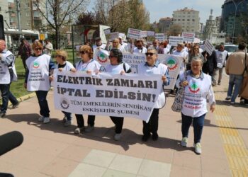 Emeklilerden elektrik zammına karşı yürüyüş