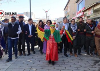 2 çocuğunu yitiren anne: Barış diyalogla mümkün