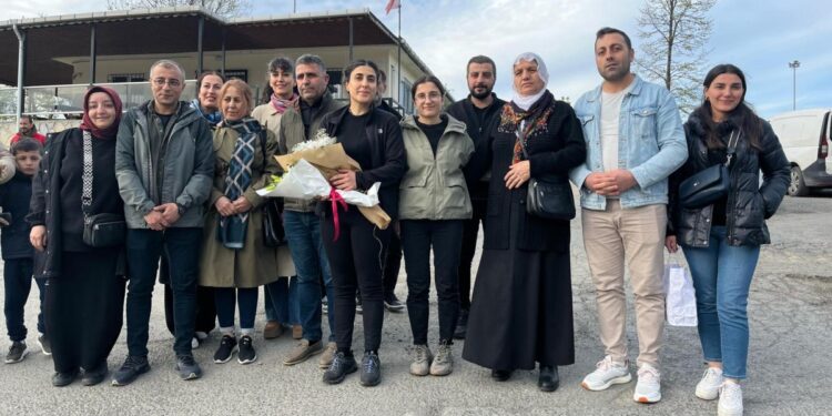 Tahliye edilen Necla Demir: Kadınların sesini aktarmayı sürdüreceğiz