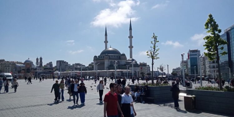 İstanbul’da 3 saatte 51 deprem