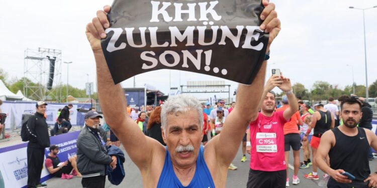 İstanbul Maratonu’nda KHK eylemi