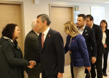 Gazeteci ve siyasetçilerden Sırrı Süreyya Önder’e ziyaret