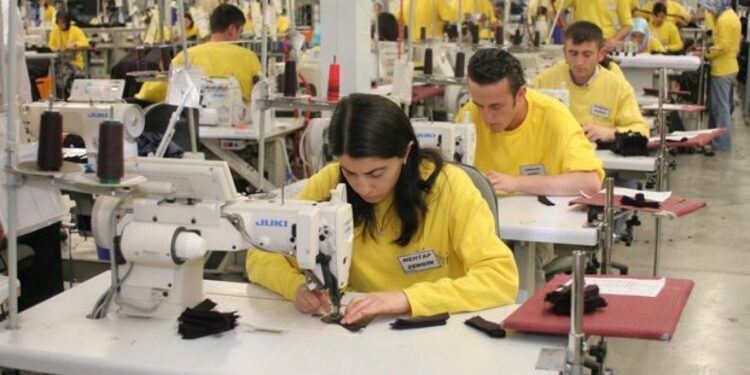 Ağır iş yükü ve güvencesiz çalışmaya karşı alanlarda olacaklar