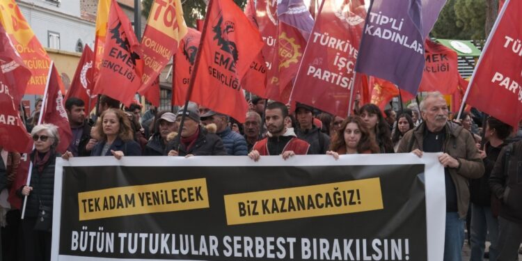 Siyasi partilerden mücadeleyi yükseltme çağrısı