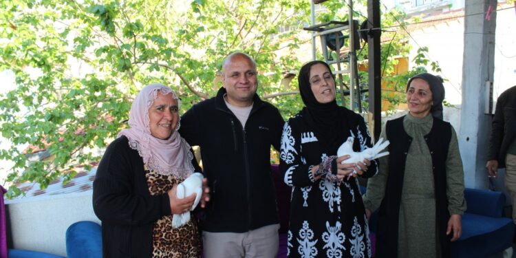 Gazeteci Kenan Karavil tahliye edildi: Apê Musa’nın bayrağını taşıyacağız