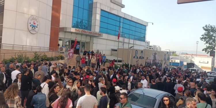 Çiğli Belediyesi’nde grev başladı