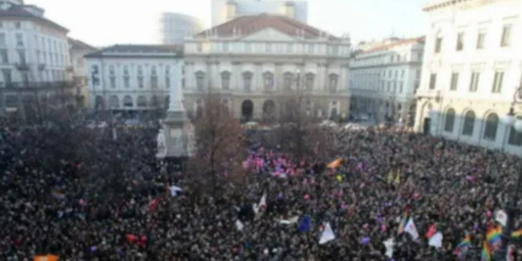 İtalya’da on binlerce kişi AB’nin silahlanma planını protesto etti