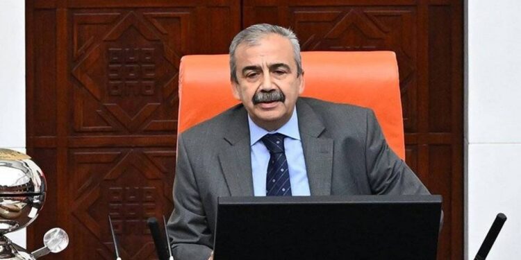 DEM Parti İmralı Heyeti üyesi Önder kalp krizi geçirdi