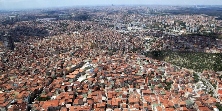 6.2 büyüklüğündeki depremin ardından 291 sarsıntı kaydedildi