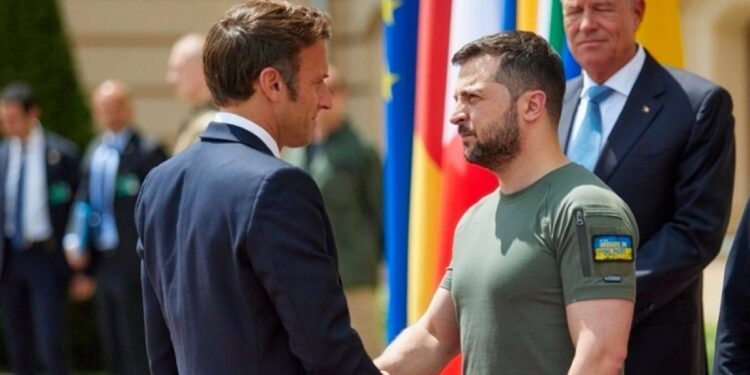 Macron ve Zelenski, ateşkesi görüştü