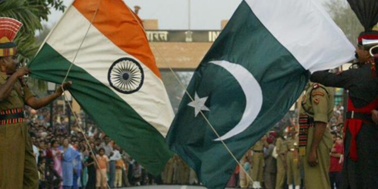 Pakistan Enformasyon Bakanı’ndan ‘Hindistan saldıracak’ açıklaması