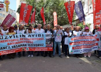 ‘Emekliler açlık sınırının altında yaşamaya mahkum edildi’