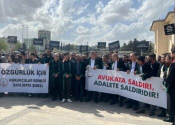 Avukatlar polis şiddetine karşı yürüdü