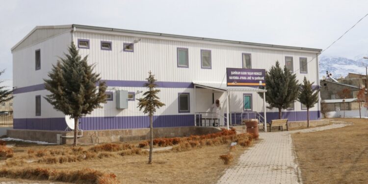 Kayyım, kadın merkezinin boşaltılmasını istedi