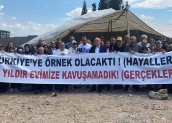 15 yıldır kentsel dönüşüm bekleyen hak sahipleri, arazilerine çadır kurdu!