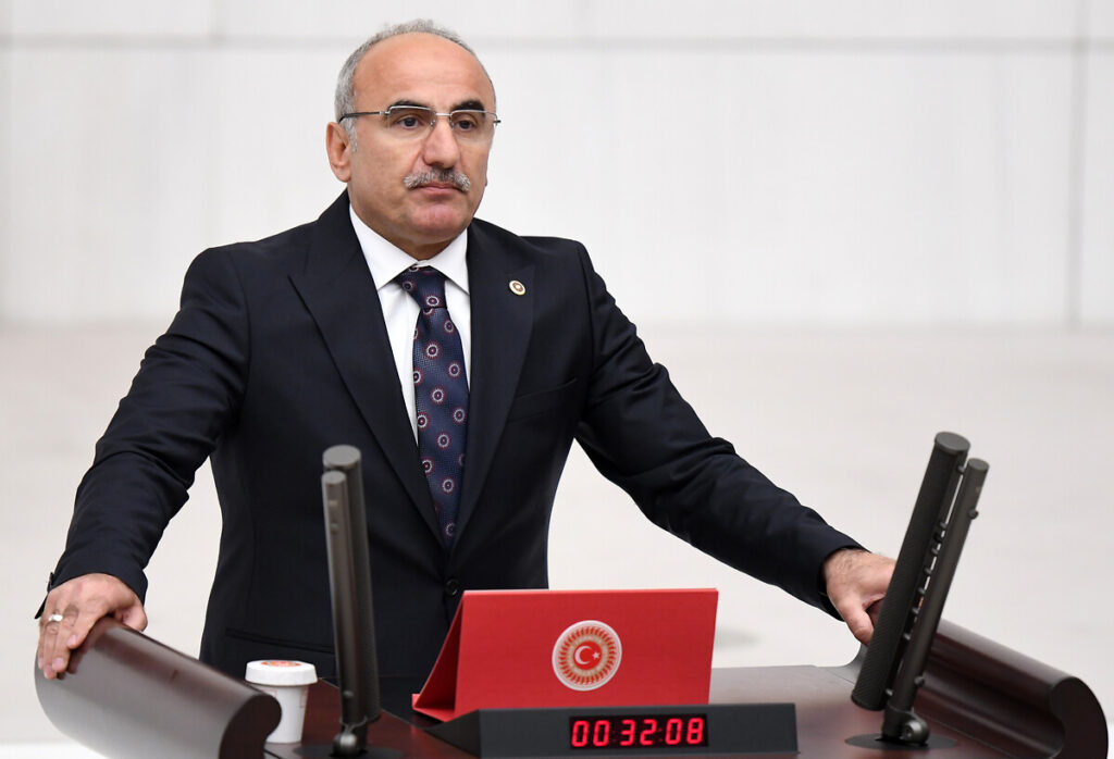 AKP'li vekilin Bektaşi fıkrası meclisi karıştırdı