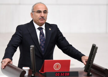AKP'li vekilin Bektaşi fıkrası meclisi karıştırdı