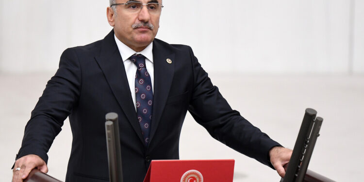 AKP'li vekilin Bektaşi fıkrası meclisi karıştırdı