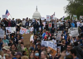 ABD’de Trump'a Karşı Öfke Büyüyor! On Binler Meydanlara İndi: Demokrasiden Elinizi Çekin
