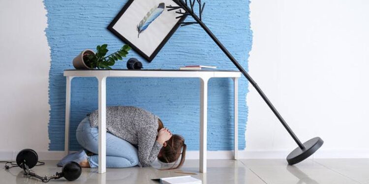 AFAD madde madde sıraladı: Deprem anında neler yapmalısınız?