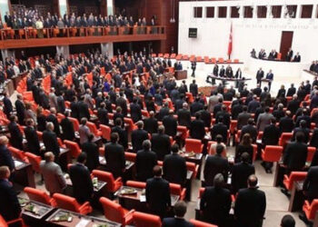 AKP, AYM'nin KHK ile düzenlendiği için iptal ettiği düzenlemeleri yeniden Meclis’e sundu