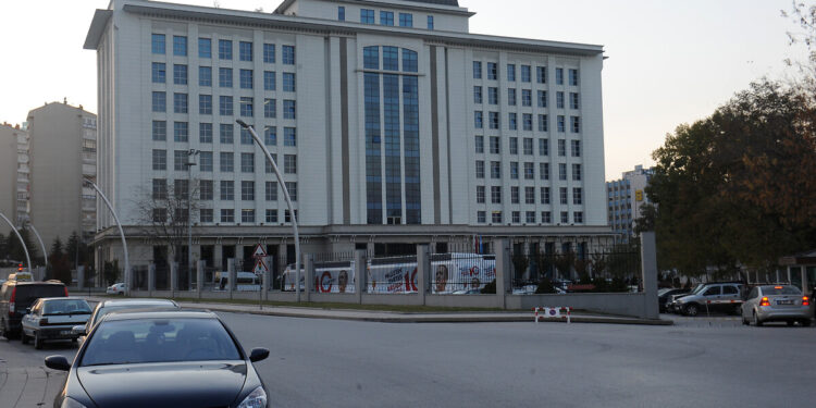 AKP Genel Merkezi'nin bahçesinde bir özel harekat polisi intihar etti