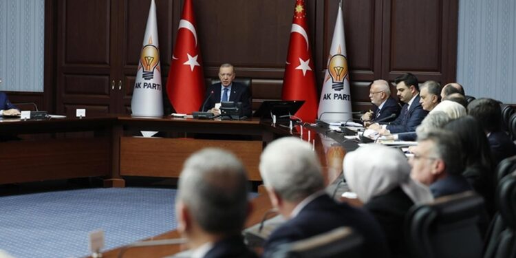 AKP MYK Pazartesi Toplanıyor… DEM Parti Detayı Dikkat Çekti