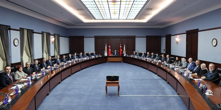 AKP MYK Toplandı! Masada Hangi Konular Var?