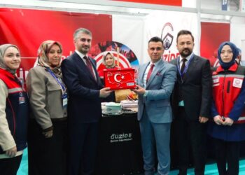 Aile ve Sosyal Hizmetler Bakan Yardımcısı Tarıkdaroğlu, engelli bireylerin eserlerini inceledi