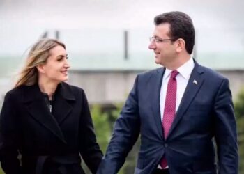 Aileme saldıracak kadar gözü dönmüşçesine ahlâksızlaşıyorsunuz ya; acınacak haldesiniz!