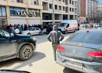 Alacak meselesi kanlı bitti: 1 ölü, 3 yaralı