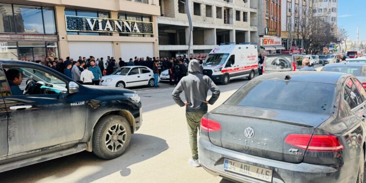 Alacak meselesi kanlı bitti: 1 ölü, 3 yaralı