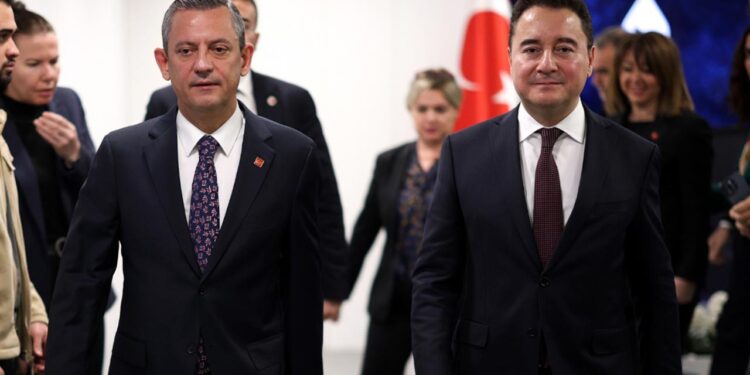 Ali Babacan'dan, Özgür Özel'e Tebrik