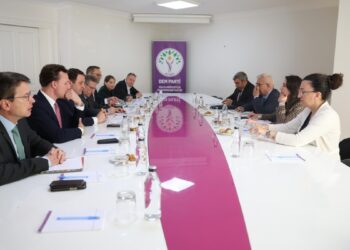 Almanya’nın Kuzey Ren Vestfalya Eyaleti Bakanı Liminski’den DEM Parti’ye ziyaret