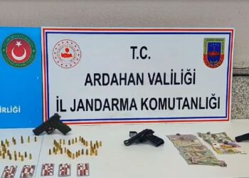 Ardahan’da Kaçakçılık Operasyonu, Uyuşturucu ve Silah Ele Geçirildi
